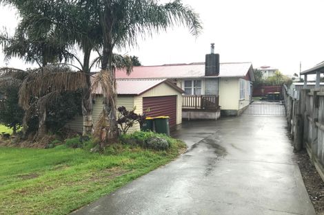 Photo of property in 4 Grande Vue Road, Papatoetoe, Auckland, 2025