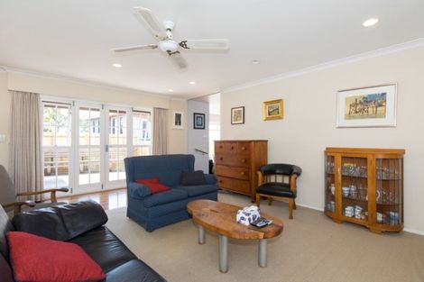 Photo of property in 21 Gladstone Road, Northcote, Auckland, 0627