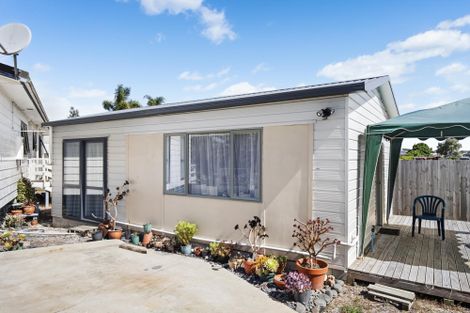 Photo of property in 27 Kowhai Avenue, Kaiaua, Miranda, 2473