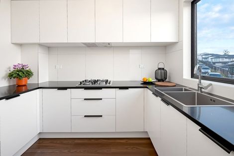 Photo of property in 32 Mcwhirters Farm Lane, Massey, Auckland, 0614
