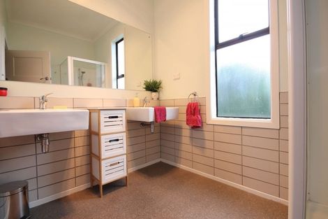 Photo of property in 83 Newcastle Street, Windsor, Invercargill, 9810