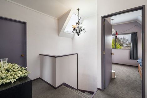 Photo of property in 20 Springdale Grove, Fitzherbert, Palmerston North, 4410