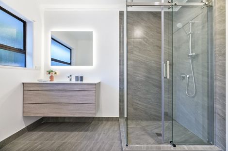 Photo of property in 22 Chilcott Road, Henderson, Auckland, 0612