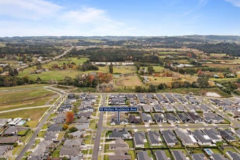 Photo of property in 16 Walter Ruddock Avenue, Kumeu, 0810