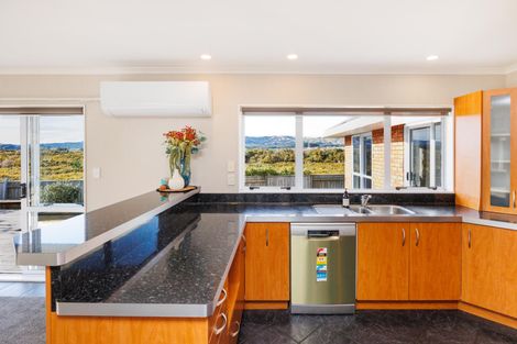 Photo of property in 20 Johnstone Drive, Fitzherbert, Palmerston North, 4410