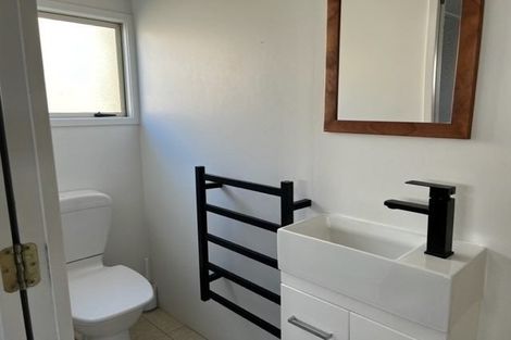 Photo of property in 21 Denarius Lane, Glendene, Auckland, 0602