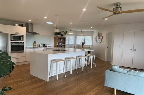 Photo of property in 22 Matisse Drive, West Harbour, Auckland, 0618