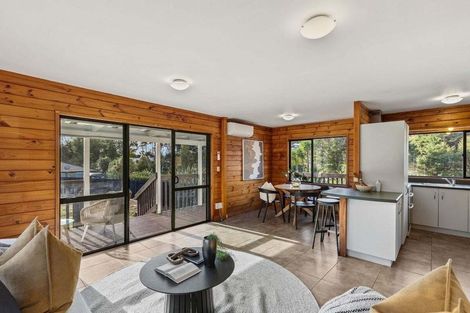 Photo of property in 38 Sherrybrooke Place, Sunnyvale, Auckland, 0612