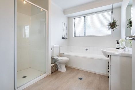 Photo of property in 169j Colwill Road, Massey, Auckland, 0614