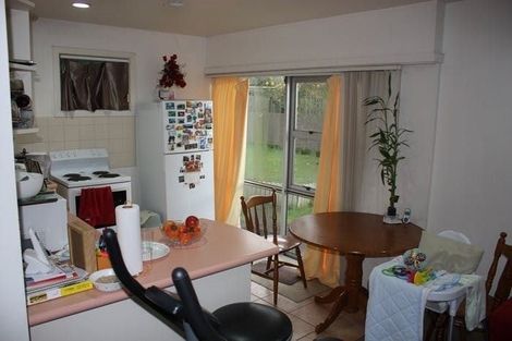 Photo of property in 188 Sunnynook Road, Totara Vale, Auckland, 0627