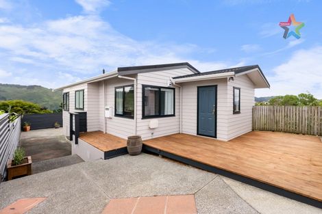 Photo of property in 18 Jasmine Grove, Maungaraki, Lower Hutt, 5010