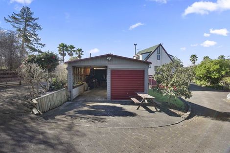Photo of property in 205 Whangaparaoa Road, Red Beach, 0932