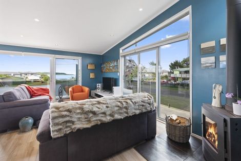 Photo of property in 18 Robbie Street, Foxton Beach, Foxton, 4815