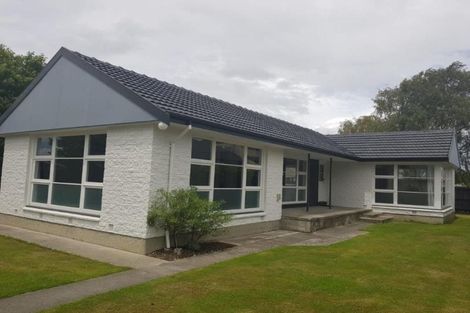 Photo of property in 1 Brookby Crescent, Avonhead, Christchurch, 8042