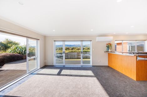 Photo of property in 20 Johnstone Drive, Fitzherbert, Palmerston North, 4410