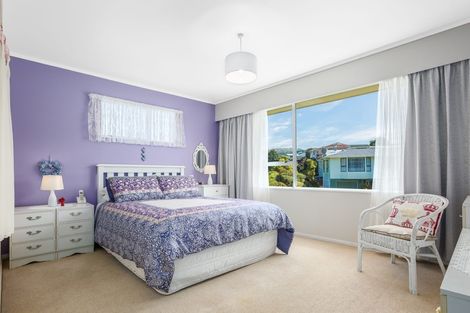 Photo of property in 1 Zande Terrace, Tawa, Wellington, 5028