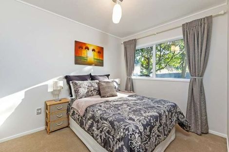Photo of property in 2 Caspian Close, New Lynn, Auckland, 0600