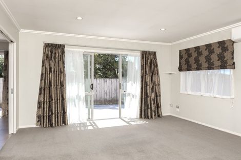 Photo of property in 11a Barron Drive, Green Bay, Auckland, 0604