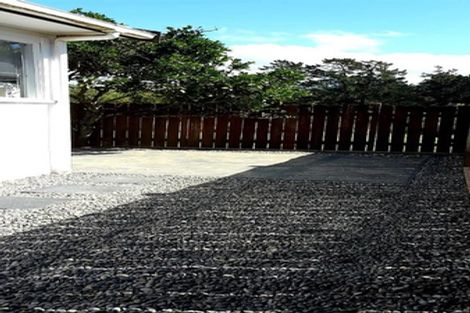 Photo of property in 77 Riverpark Crescent, Henderson, Auckland, 0610