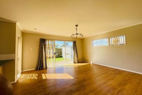 Photo of property in 15 Newbegin Place, Weymouth, Auckland, 2103