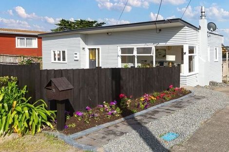 Photo of property in 1/35 Arran Road, Browns Bay, Auckland, 0630