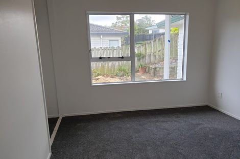 Photo of property in 1/2 Mallard Place, Unsworth Heights, Auckland, 0632