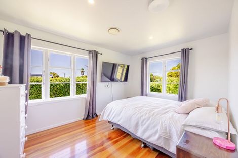 Photo of property in 21 Pitt Street, Clive, 4102