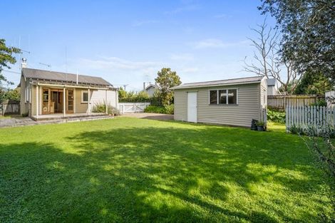 Photo of property in 27 Oxford Street, Fairfield, Hamilton, 3214