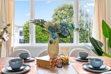 Photo of property in 1/154 Forrest Hill Road, Forrest Hill, Auckland, 0620