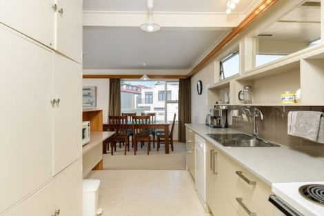 Photo of property in 18 Marine Parade, Mount Maunganui, 3116