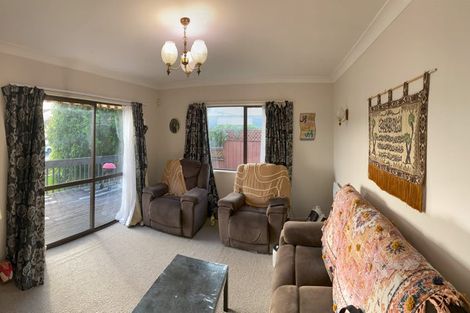 Photo of property in 1/62 Aviemore Drive, Highland Park, Auckland, 2010