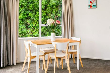 Photo of property in 5 Erskine Close, Island Bay, Wellington, 6023