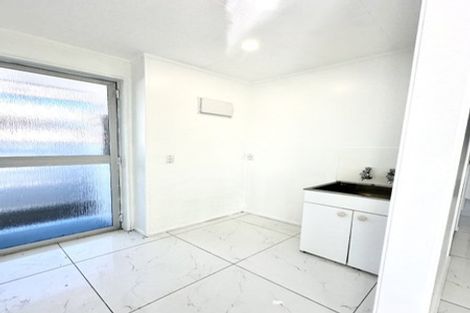 Photo of property in 2/18 Kennington Drive, Clendon Park, Auckland, 2103