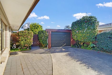 Photo of property in 2/18 Glengowan Place, Conifer Grove, Takanini, 2112