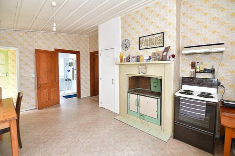 Photo of property in 14 Puriri Street, Helensville, 0800