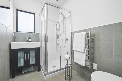 Photo of property in 1/66 Browns Bay Road, Rothesay Bay, Auckland, 0630