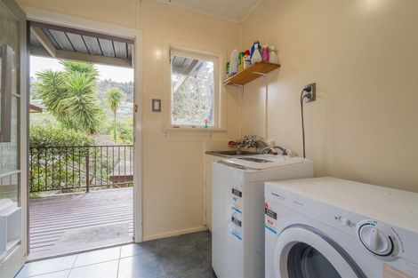 Photo of property in 142 Brunton Crescent, Thames, 3500