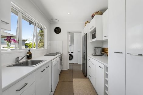 Photo of property in 1/41 Ravenwood Drive, Forrest Hill, Auckland, 0620