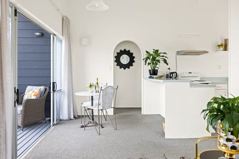 Photo of property in 9 Sunlight Promenade, Snells Beach, 0920