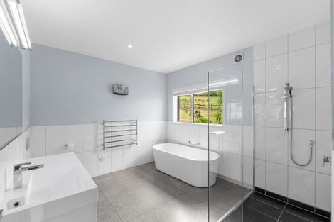 Photo of property in 14b Wairere Road, Waitakere, Henderson, 0782