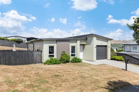 Photo of property in 7 Sumner Terrace, Aotea, Porirua, 5024