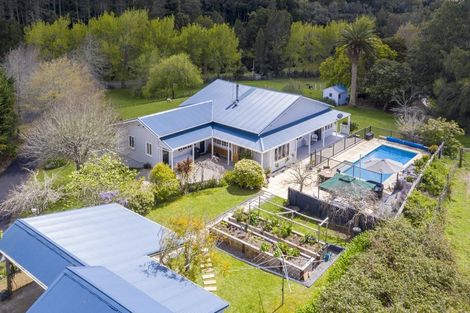 Photo of property in 92 Brownhill Road, Whitford, Manurewa, 2576