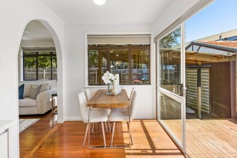 Photo of property in 13 Alamein Road, Panmure, Auckland, 1072