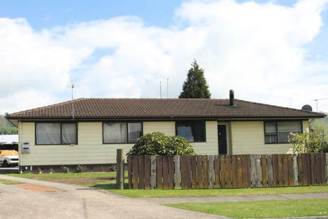 Photo of property in 5 Matthew Place, Kawaha Point, Rotorua, 3010