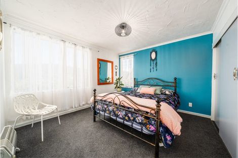 Photo of property in 11 Bogle Grove, Stokes Valley, Lower Hutt, 5019