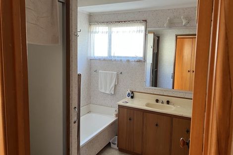 Photo of property in 4 Rae Road, Campbells Bay, Auckland, 0620