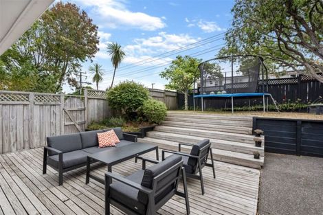 Photo of property in 2/24 Selwyn Crescent, Forrest Hill, Auckland, 0620