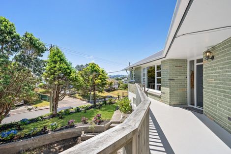 Photo of property in 5 Turville Crescent, Newlands, Wellington, 6037