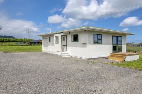 Photo of property in 55 Waikawa Beach Road, Manakau, Levin, 5573