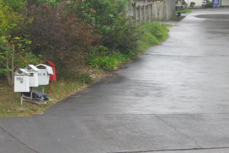 Photo of property in 1/18 Kupari Place, Totara Vale, Auckland, 0629